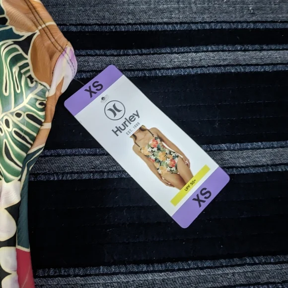 Hurley Tropical Floral Women Xtra Small Multicolor Swim Suit UPF 50 042024 - Picture 7 of 10